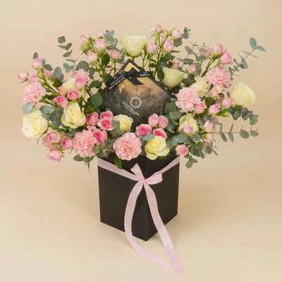 Luxurious Flower Arrangement with Sweetzerland Chocolatier Box