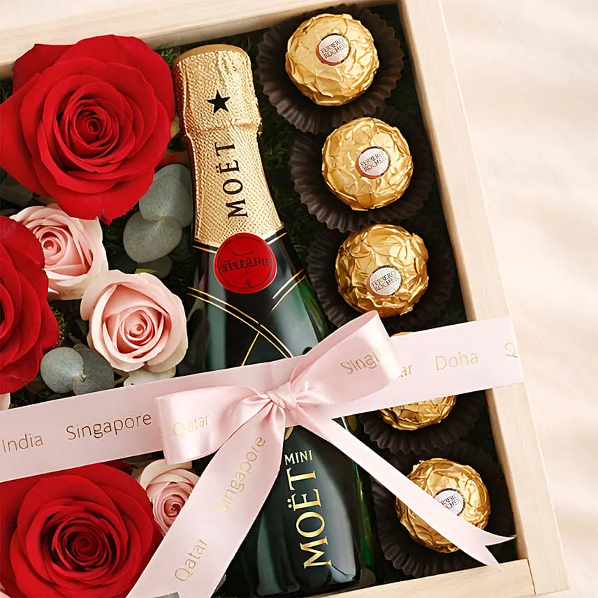Roses, Rochers and Moet Mini Gifts Box