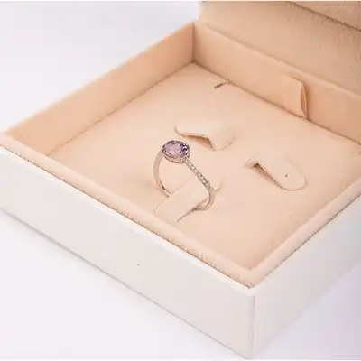 Amethyst Radiance: Exquisite White Gold Ring with SI Clarity Diamonds