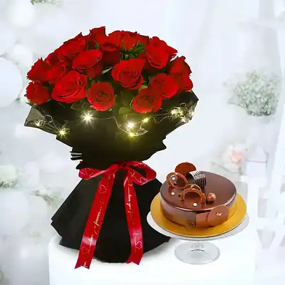 بوكيه ورد احمر رومانسي مع اضاءة