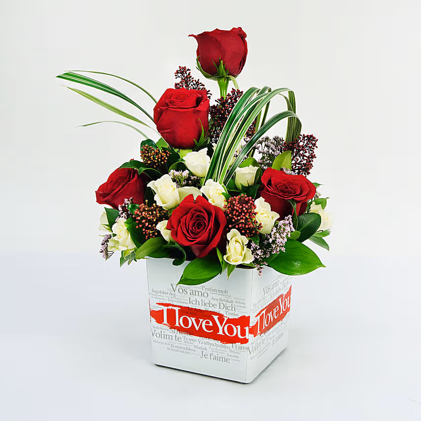I Love You Flower In A Vase With Mini Moet Champagne 200 Ml