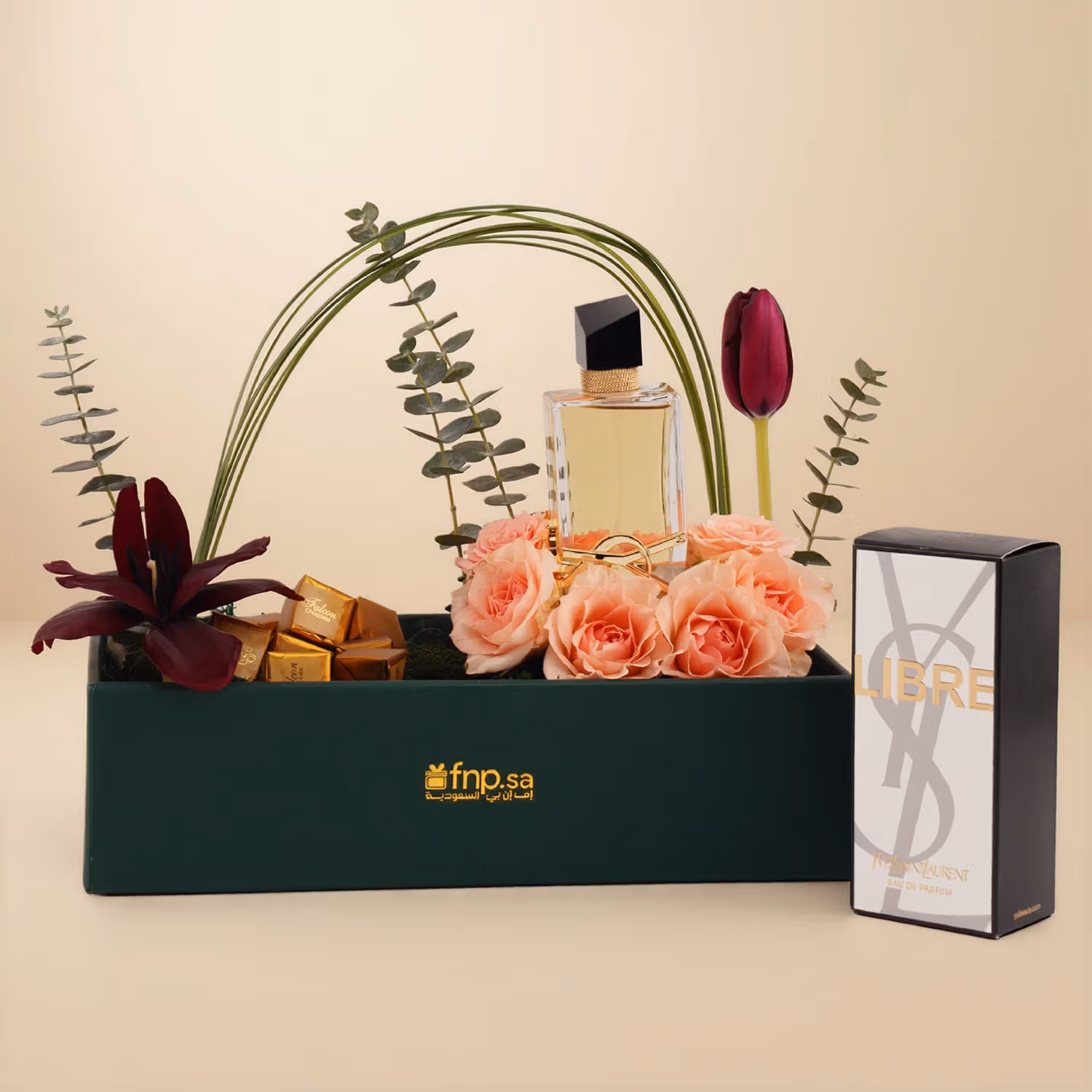 ورد جوري مع عطر ليبر للنساء وشوكولاتة