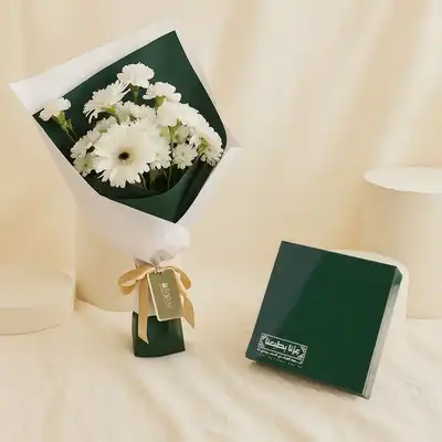 باقة ورد عزنا بطبعنا