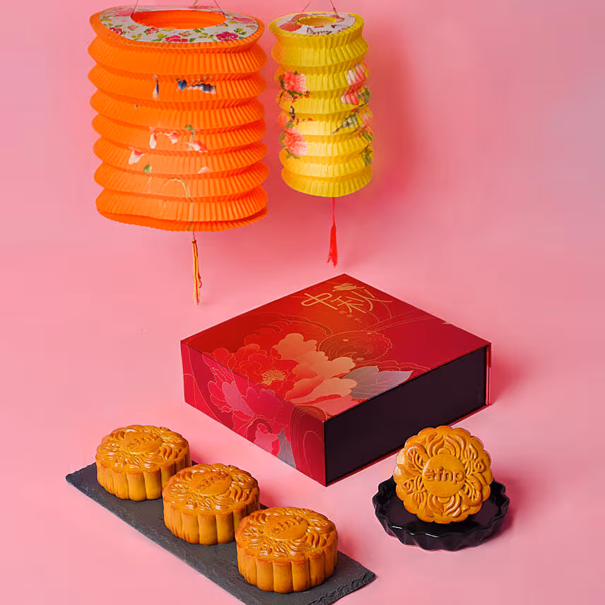 Pure Lotus Single Yolk Mooncakes And Traditional Lantern Set