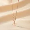 عقد أورورا من ديسي مع باقة ورد