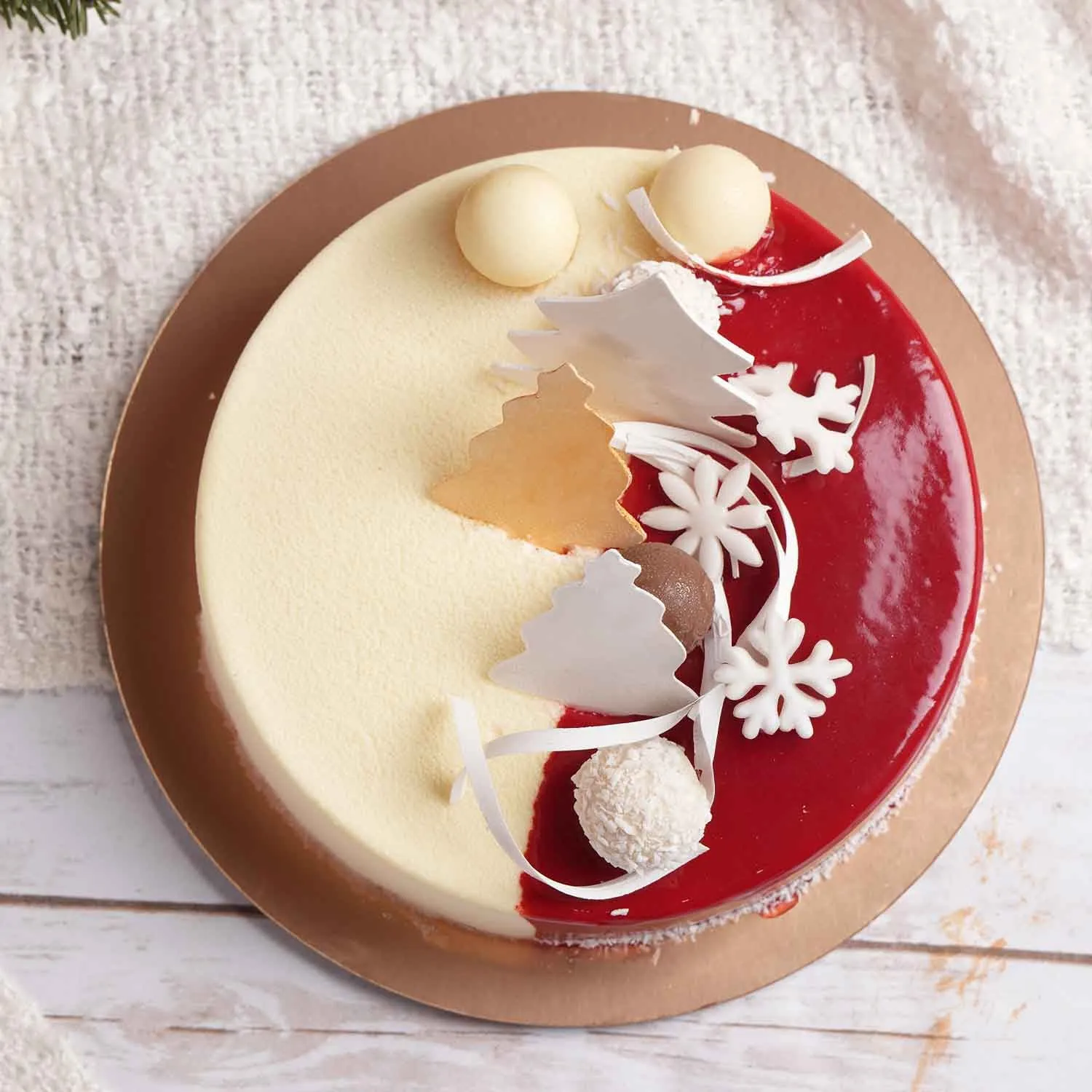 Festive Christmas Red Velvet Cake - Half Kg Delight