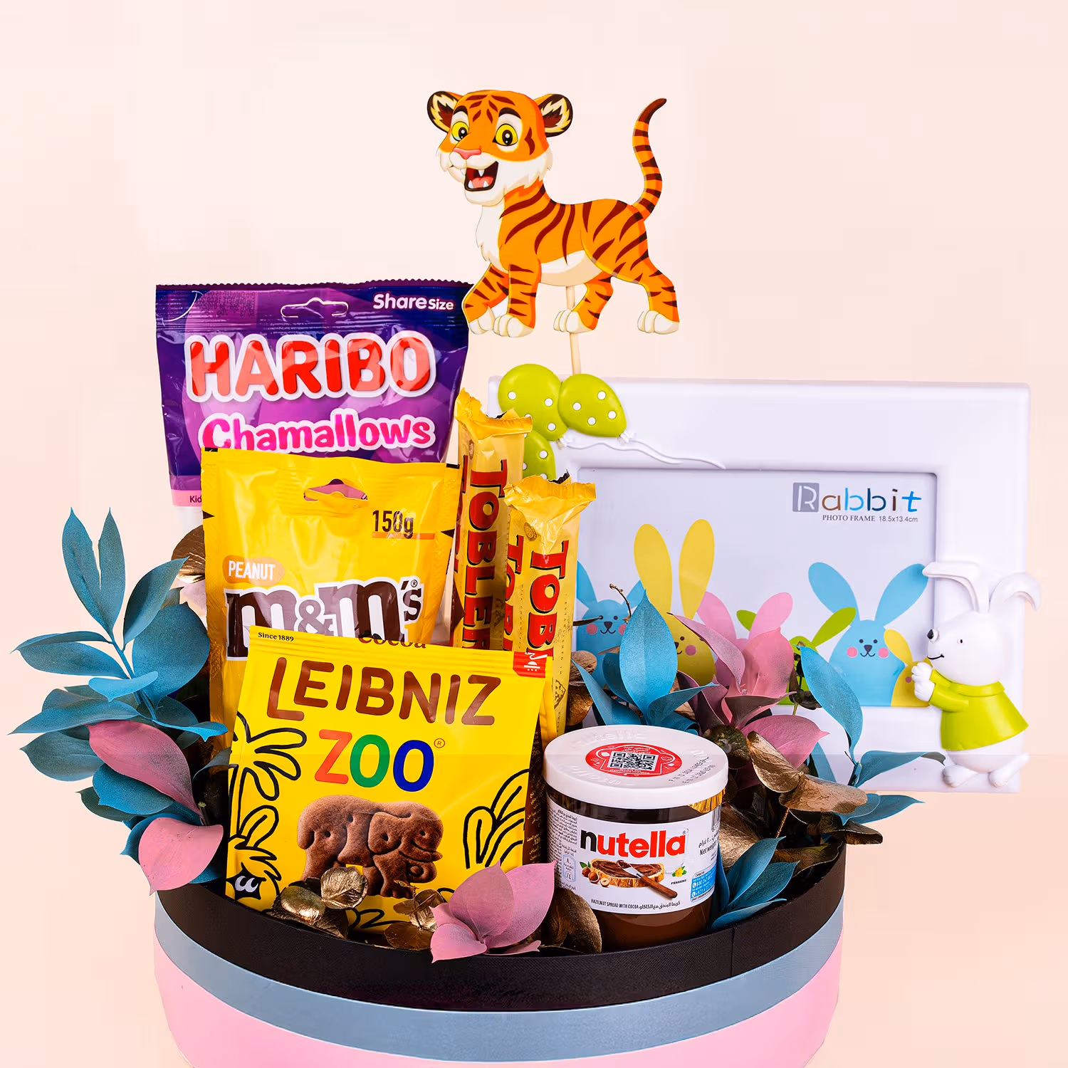 The Cozy Treat Nest: Delightful Snack and Decor Gift Box