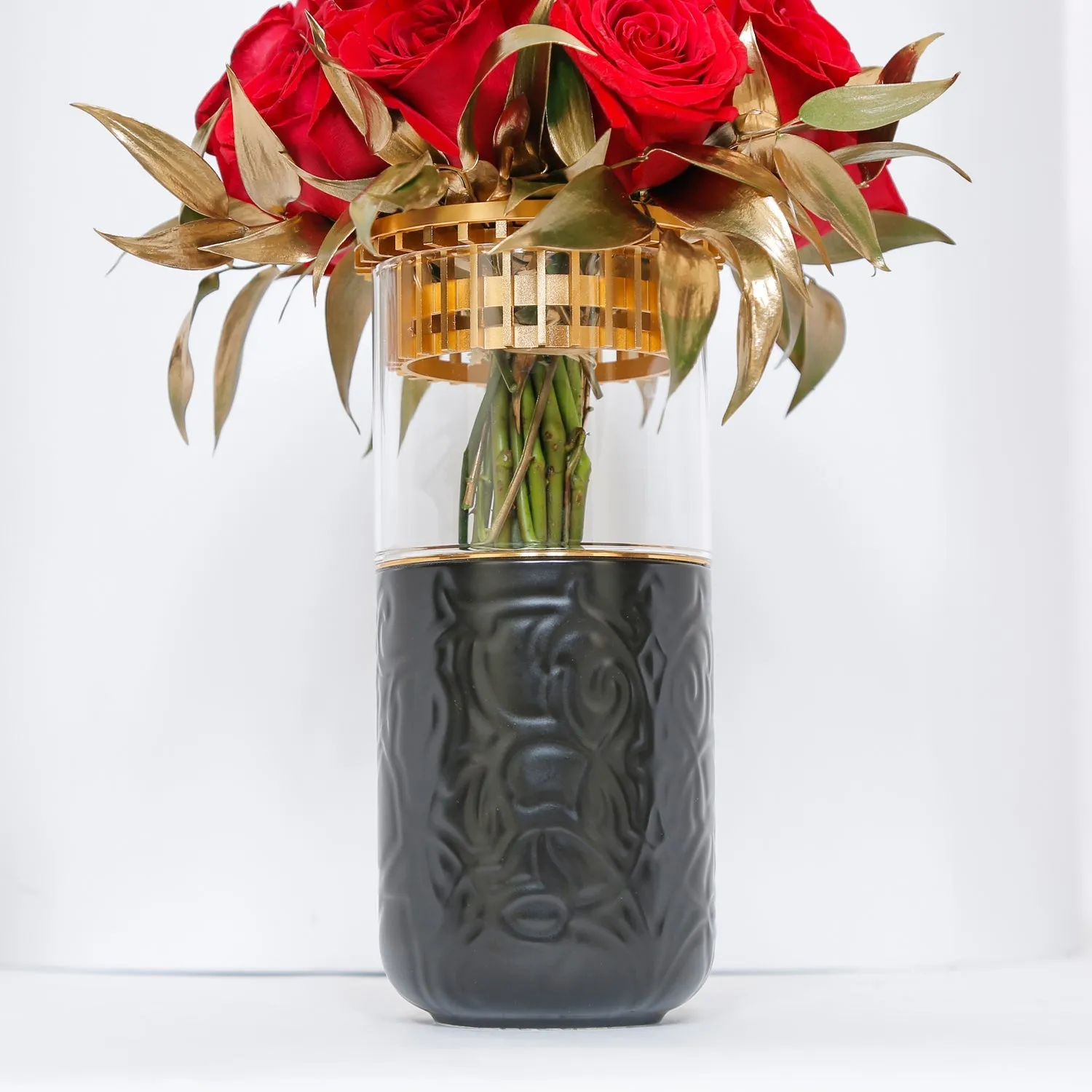 Elegant Arrangement of 15 Red Roses in a Black-Luxury Vase