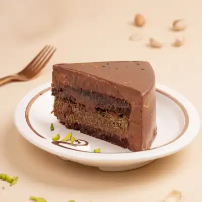 Indulgent Dubai Chocolate Pistachio Kunafa Cake Slice