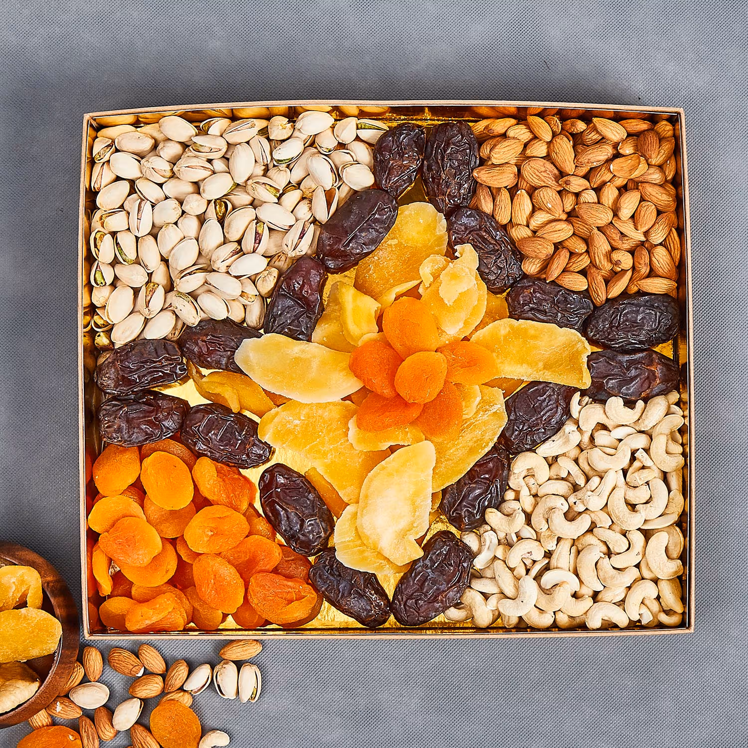 Premium Assorted Healthy Delights - Nut and Dried Fruit Gift Box (1 Kg)
