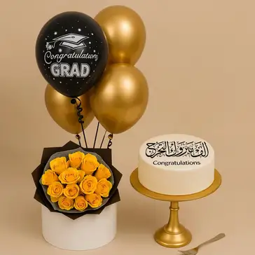 كيكة مبروك التخرج مع ورد وبالونات