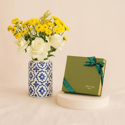 Flowers Patterned Vase With Bateel Palm Set