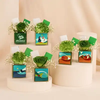 National Day Small Boxes Chocolates n Flowers