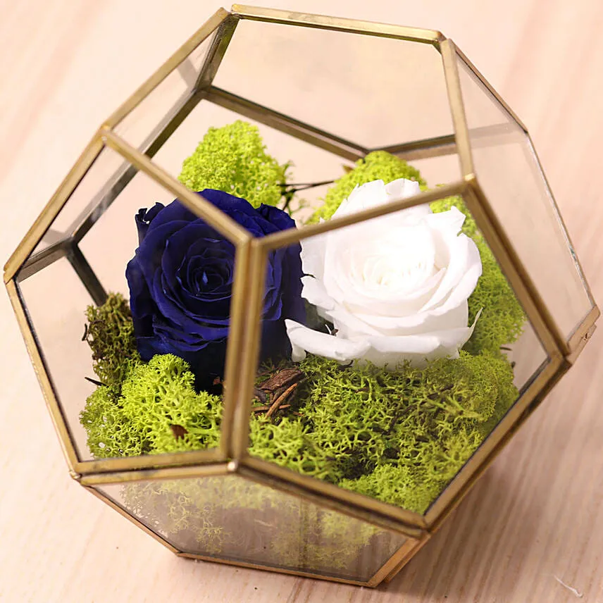 Blue And White Roses In Designer Base With Cake