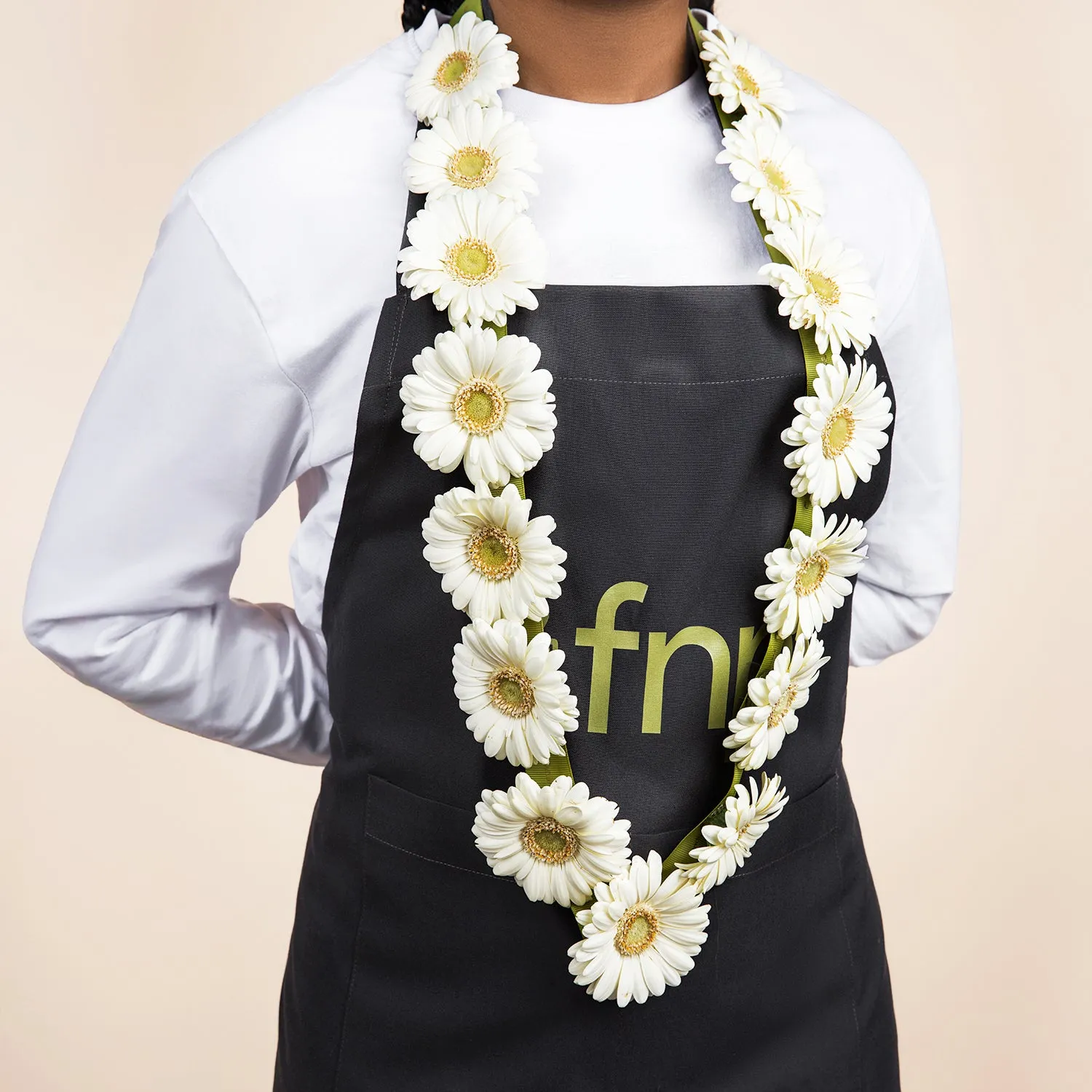 Elegant White Gerbera Flower Garland with Ribbons