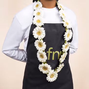 Elegant White Gerbera Flower Garland with Ribbons