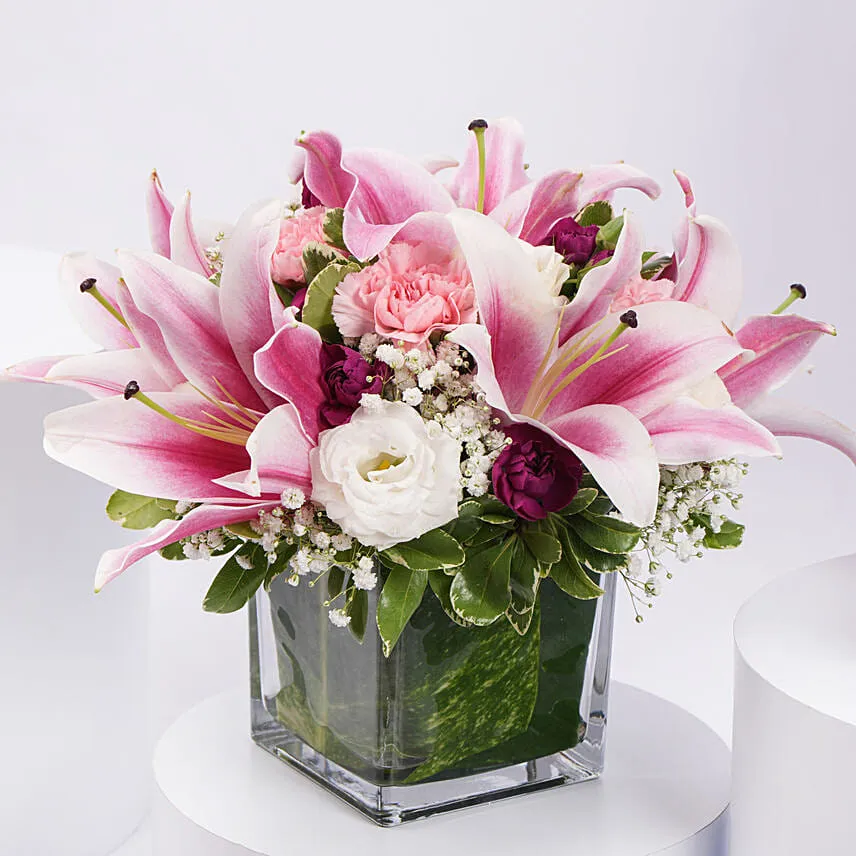 Elegant Titan Wtah with Flower Vase