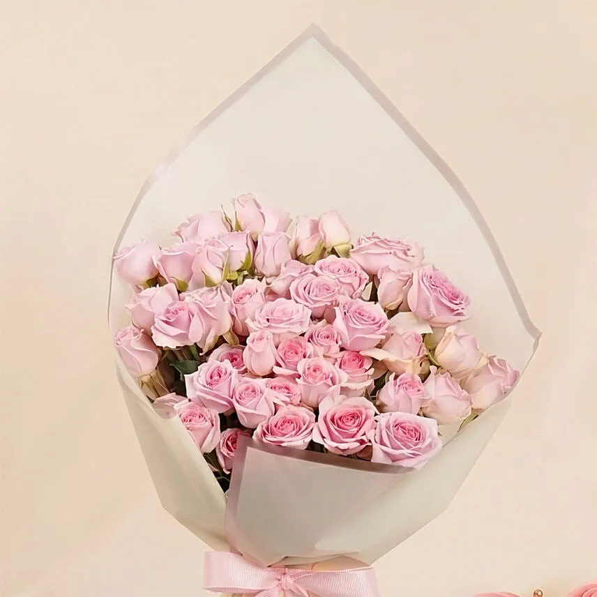 Pink Spray Roses Bouquet with Cupcakes
