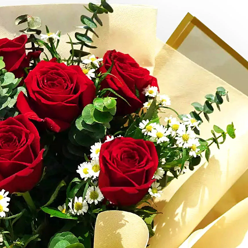 Red Roses Love Bunch With Chocolate Cake