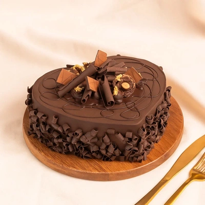 Heart-shaped Chocolate Chips Cake - 500 Grams