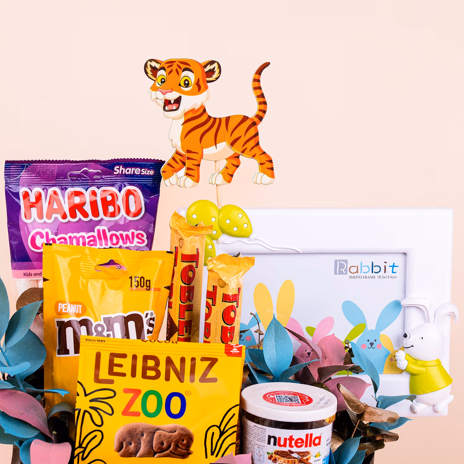 The Cozy Treat Nest: Delightful Snack and Decor Gift Box