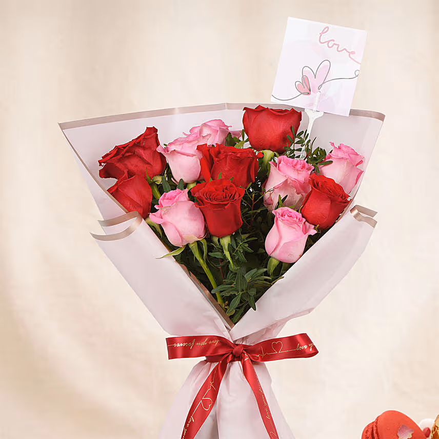 Love Expresssion Roses Bouquets and Cake Gift Set