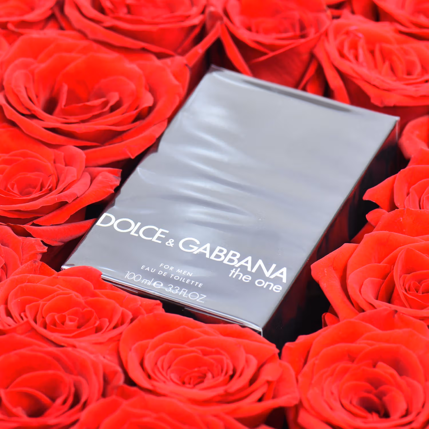 Luxury Dolce & Gabbana Gift Box with 32 Red Roses and The One Royal Night Fragrance