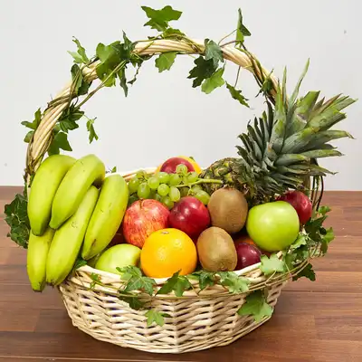 Deluxe Fresh Fruit Basket Gift – A Vibrant Assortment of Nature's Best