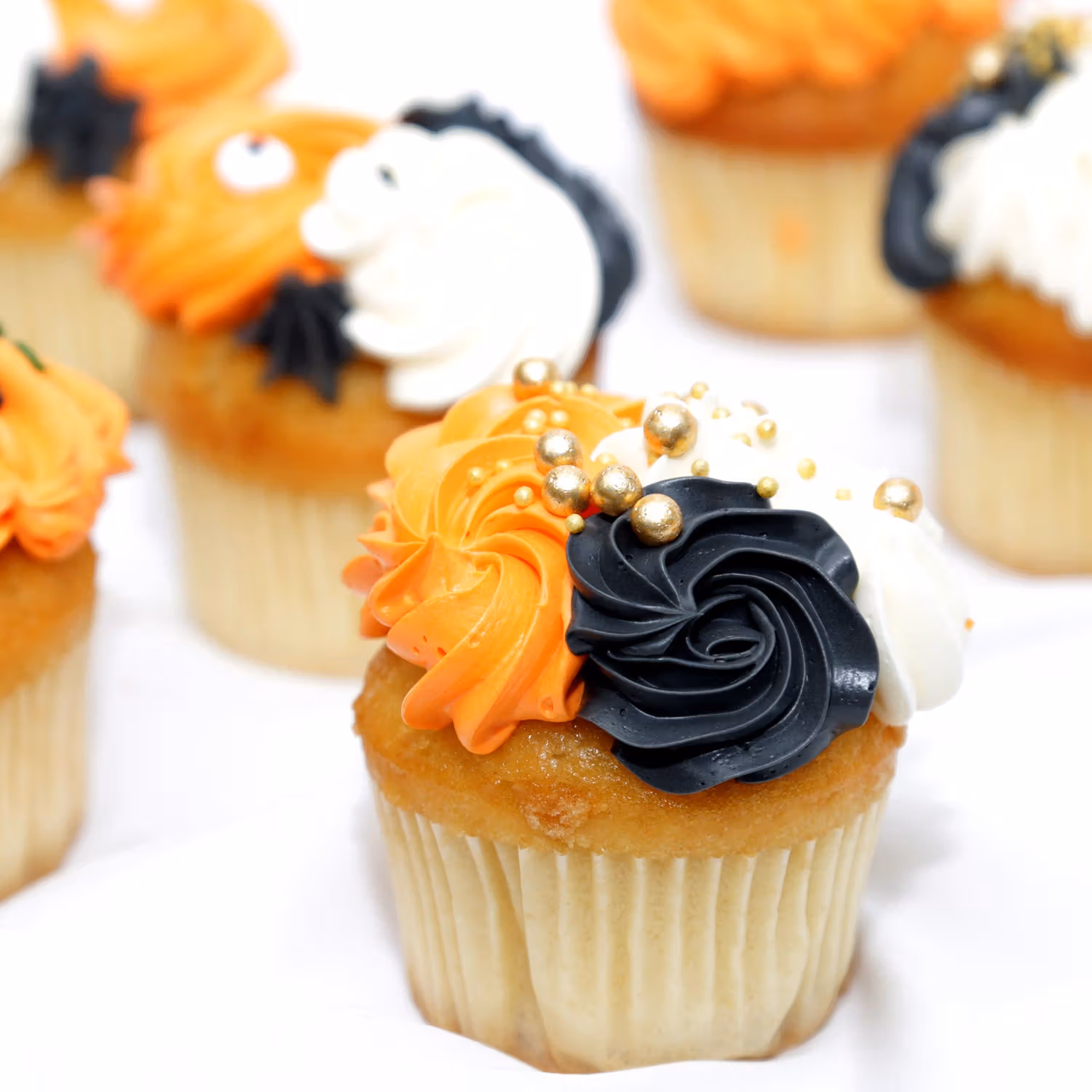 Delicious Halloween-Themed Vanilla Cupcakes - Pack of 6