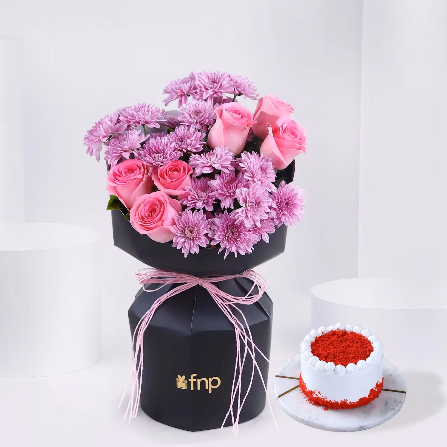 Luxurious Rose and Daisy Floral Arrangement - Bouquet