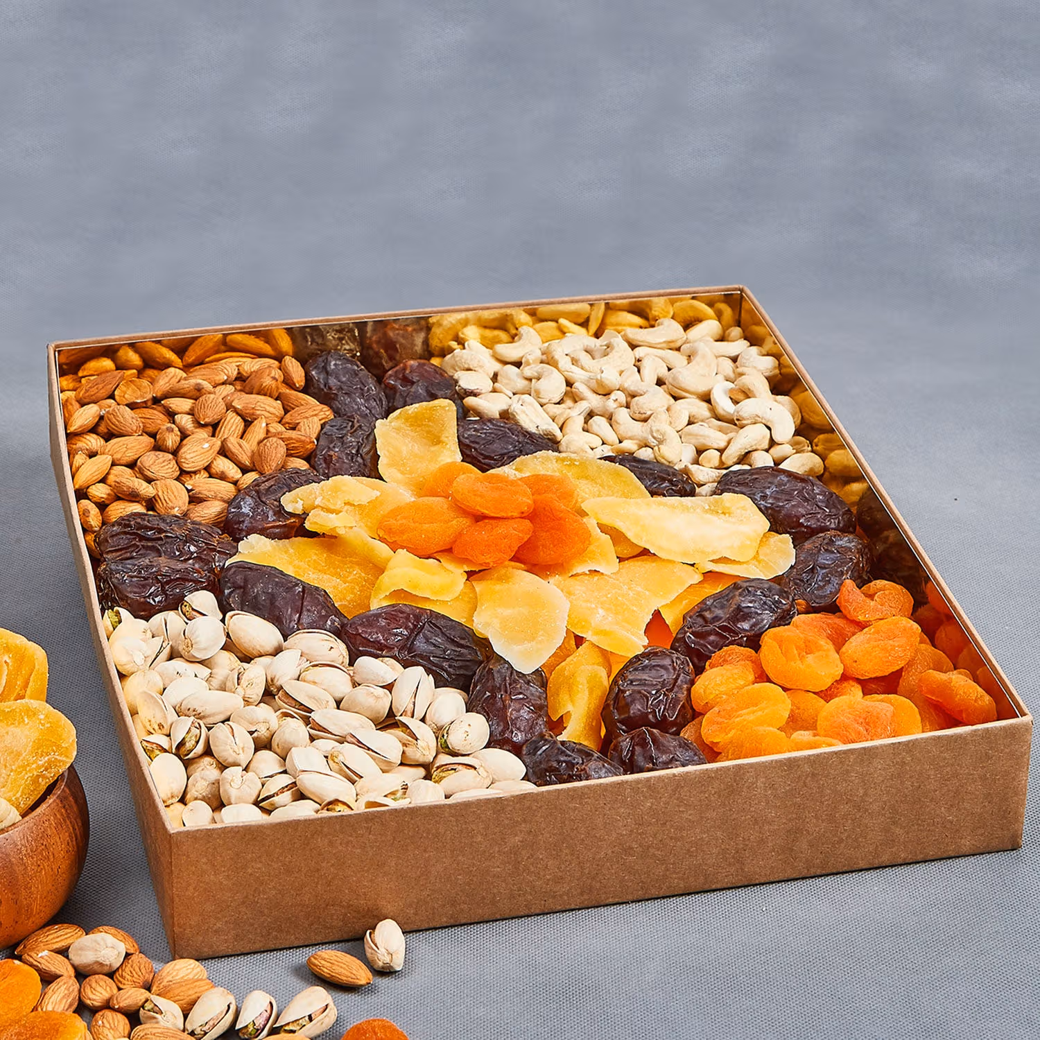 Premium Assorted Healthy Delights - Nut and Dried Fruit Gift Box (1 Kg)