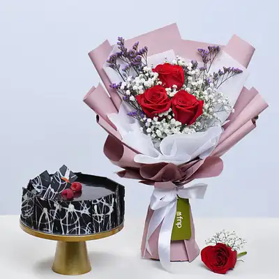 Elegant Red Roses & Indulgent Fudge Cake Combo - Half Kg