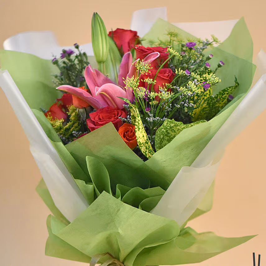 Prepossessing Mixed Flowers Bunch Candle & Diffuser