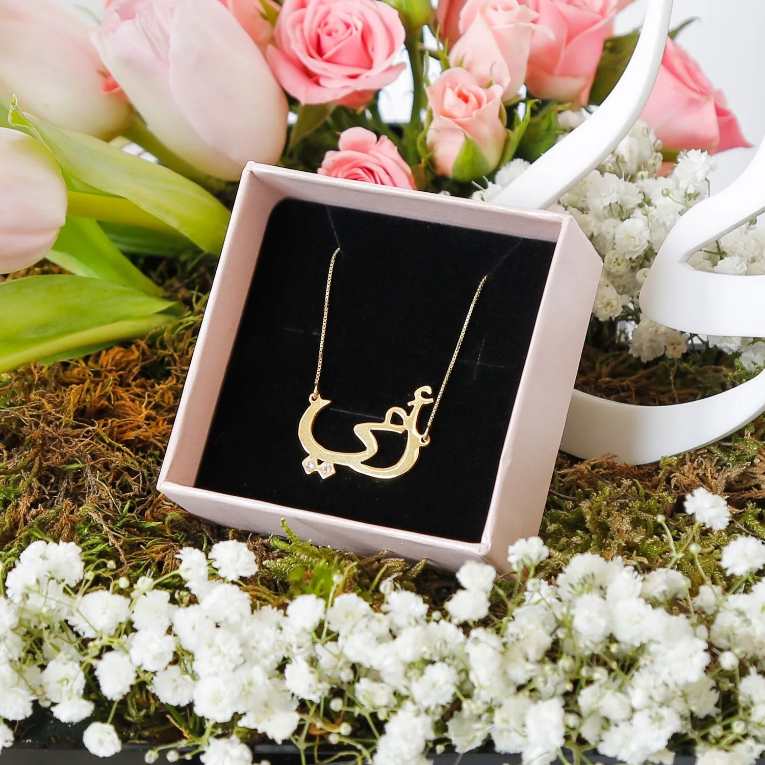 Moms Love Flowers and Necklace Hamper
