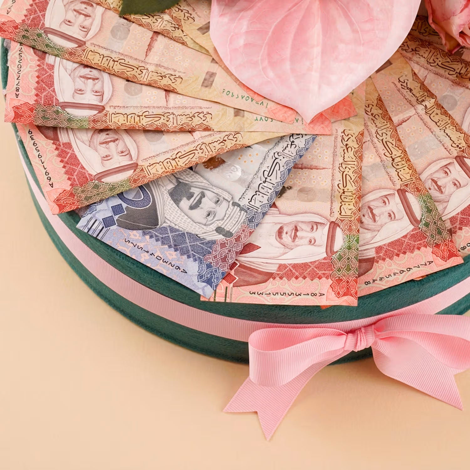 تنسيق ورد صناعي مع 1500 ريال