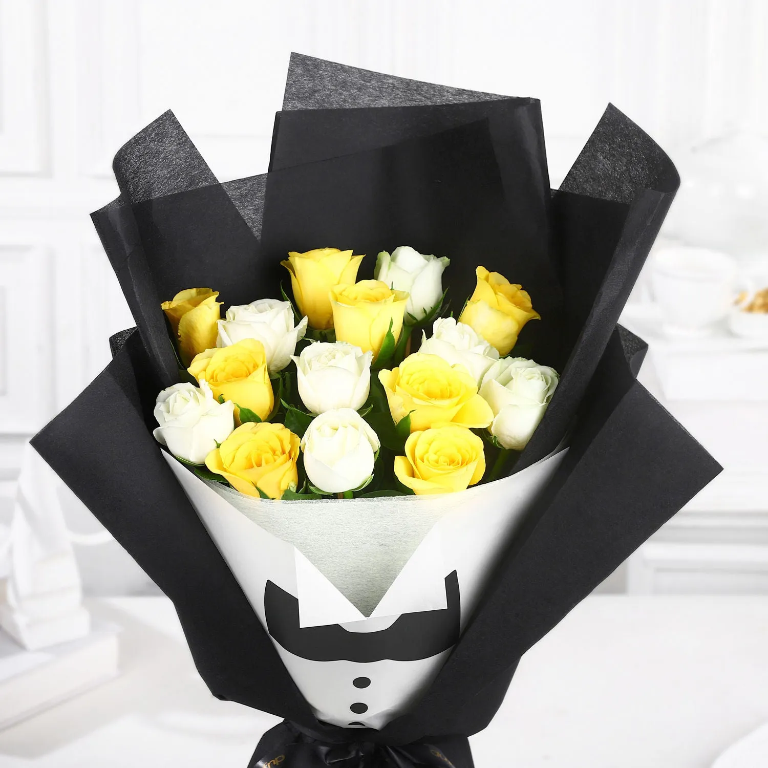 Elegant Rose Bouquet for the Distinguished Gentleman
