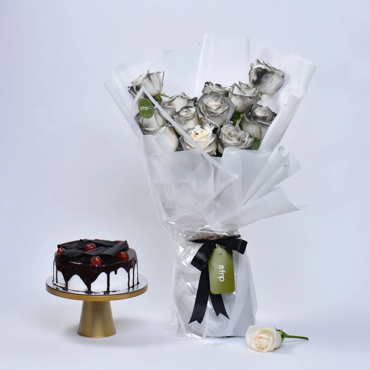 Snowy Rose Bouquet