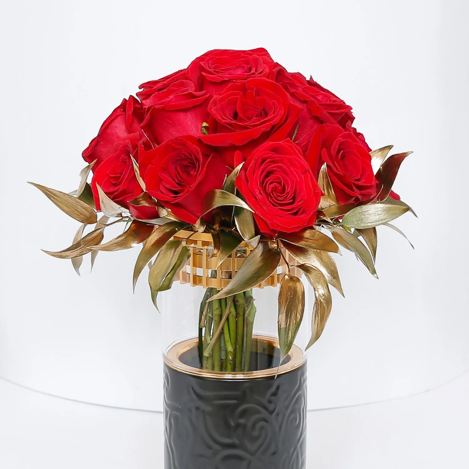 Elegant Arrangement of 15 Red Roses in a Black-Luxury Vase