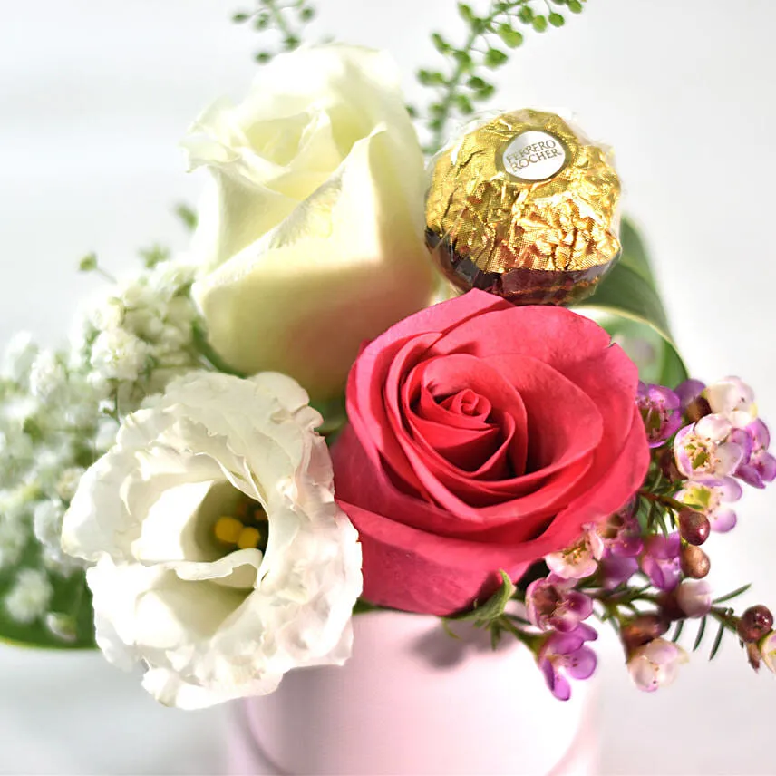 Pink Roses Box With Rocher & 200ML Champagne