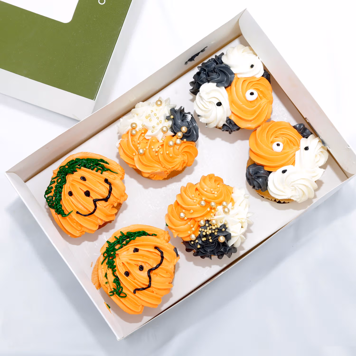 Delicious Halloween-Themed Vanilla Cupcakes - Pack of 6