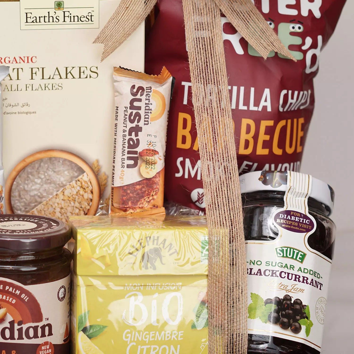 Organic Delight Gift Box: White Apple Juice & Gourmet Treats