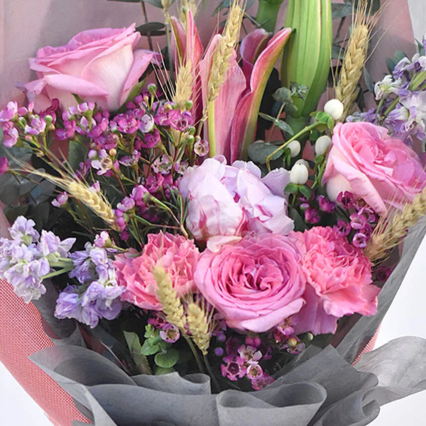 Elegant Pink Flowers Bouquet