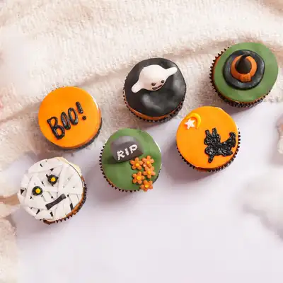 Spooky Halloween Cupcake Collection - 6 Pieces of Delicious Frights - Chocolate