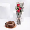 باقة ورود حمراء أنيقة وكعكة شوكولاتة فاخرة