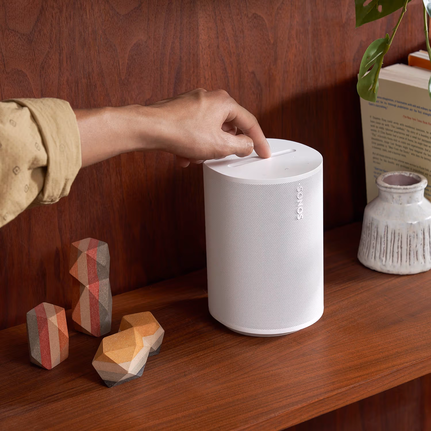 مكبر صوت منزلي Sonos Era 100 بتقنية Wi-Fi وBluetooth – أبيض | تجربة صوتية غامرة