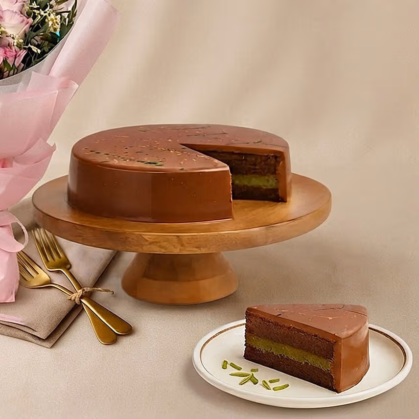 Titanic Rose & Chamomile Bouquet with Dubai Chocolate Cake
