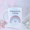 كوب مليء بالحب: أرسل عناقًا في كوب بتصميم يبعث على الدفء