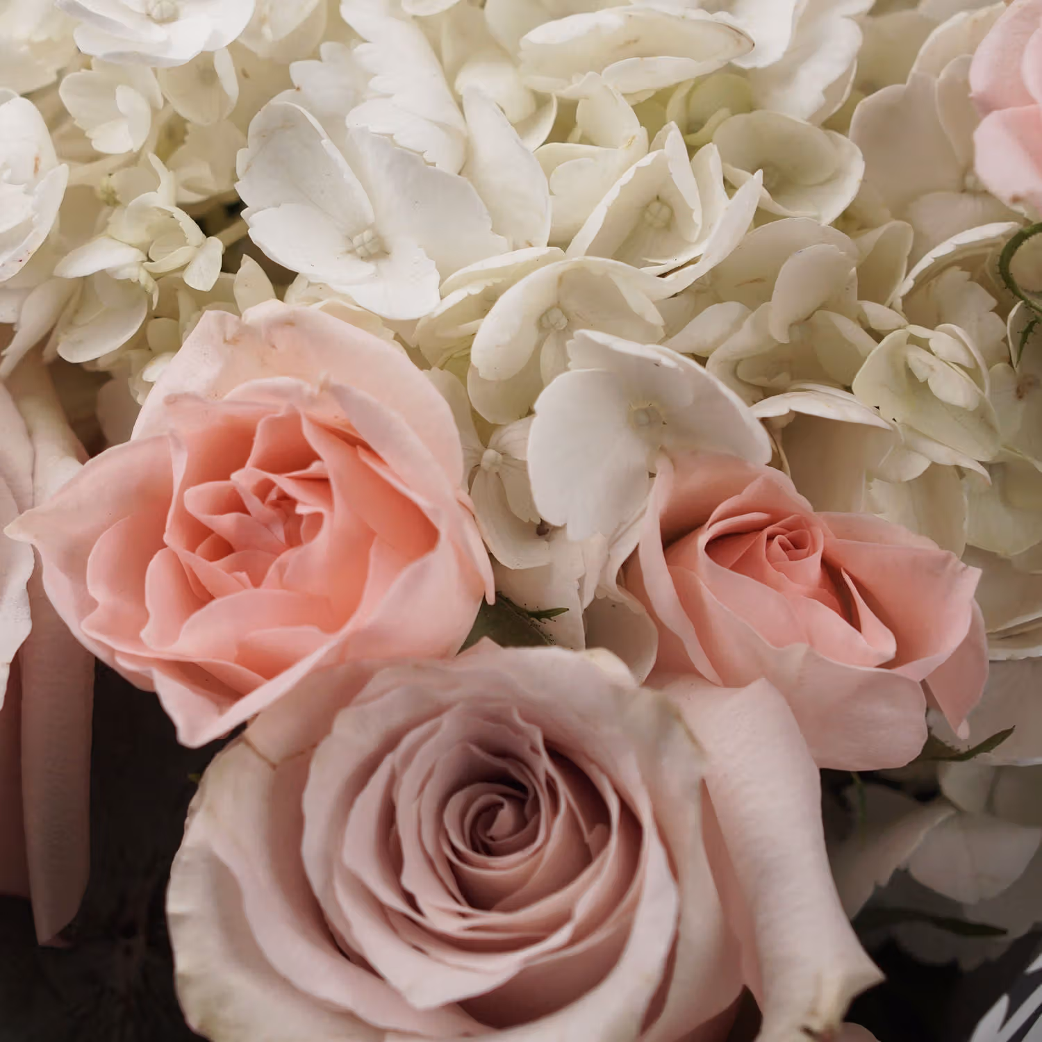 Graceful Mixed Flowers Bouquet