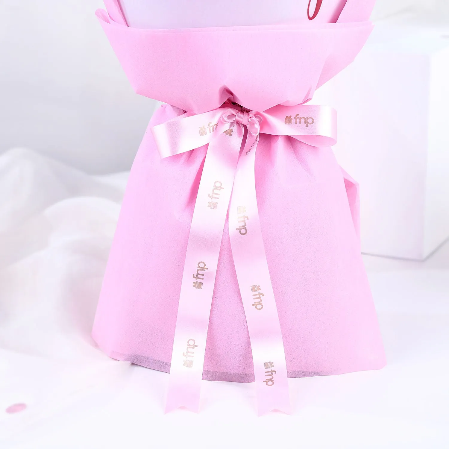 Exquisite Personalised Pink Rose Bouquet - Celebrate with Elegance