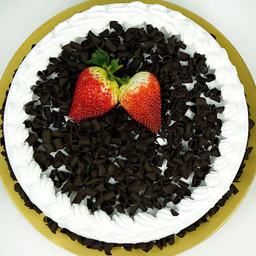 Black Forest Happy Birthday Cake With Roses Bouquet
